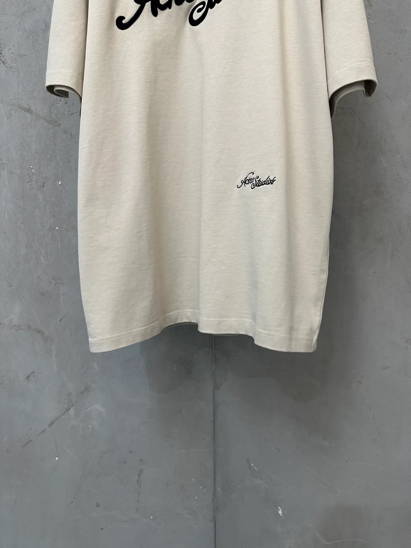 ￼ 145 Acne studio 3D three-dimensional letter embroidery round neck short-sleeved T-shirt Fabric: Made of high-definition ultra-heavy cotton double yarn compact Xinjiang cotton Gram weight gram Paired with 2*2 Salona rib g Clean cloth surface Clear cloth texture Firm and stiff High color fastness No change No Color Change Customized hardware Thread Accessories Alignment Men and women Same Style Color: Black White Blue card color Black Black Size: XS S M L XL